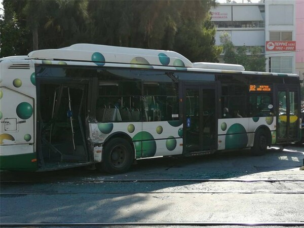 Σύγκρουση συρμού του προαστιακού με λεωφορείο στην Λιοσίων