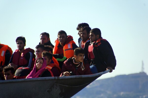 Έρευνα: «Αντιφατικοί» οι Έλληνες για το προσφυγικό