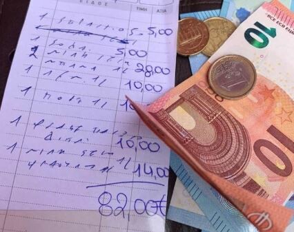 Ρόδος: Πλήρωσαν 82 ευρώ για 8 αναψυκτικά - Νέα καταγγελία για αισχροκέρδεια