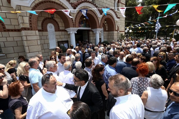 Γεννηματά και Παπανδρέου στην κηδεία του Ροβέρτου Σπυρόπουλου