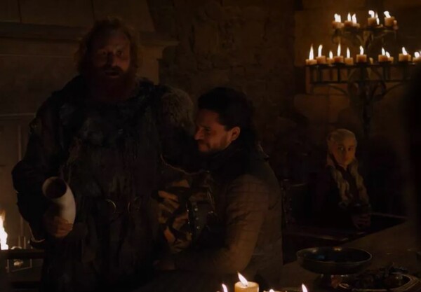 Game of Thrones: Εξαφάνισαν αθόρυβα το ποτήρι των Starbucks - Ποιος το ξέχασε στη σκηνή