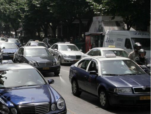 Θεσσαλονίκη: Οδηγός ταξί βρήκε πορτοφόλι με 5.200 ευρώ και το παρέδωσε