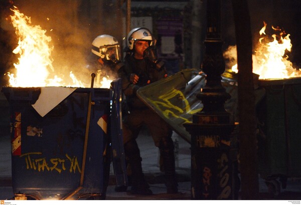 Θεσσαλονίκη: Επεισόδια μετά την πορεία για τον Κουφοντίνα - Πέταξαν μολότοφ στα ΜΑΤ