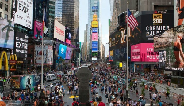 Νέα Υόρκη: Αναστάτωση στην Times Square από πυρκαγιά σε τεράστια ψηφιακή πινακίδα