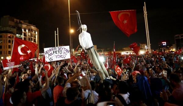 Σε 141 φορές ισόβια καταδικάστηκαν πρώην στρατιωτικοί για το πραξικόπημα στην Τουρκία