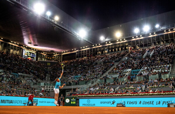Ο Τσιτσιπάς νίκησε τον Ναδαλ και πέρασε στον τελικό του Open Μαδρίτης γράφοντας ιστορία