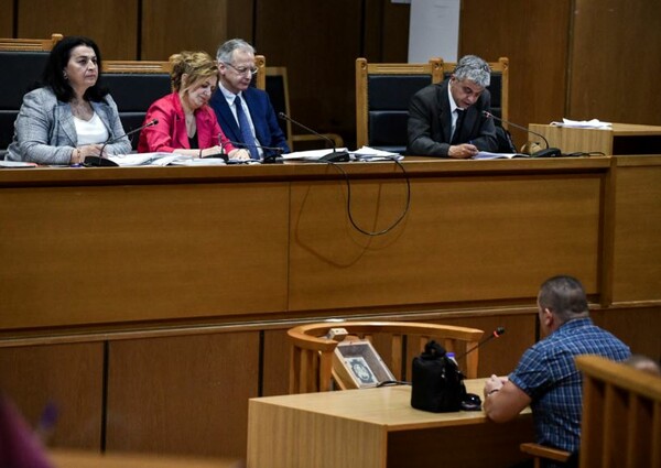 Δίκη Χρυσής Αυγής: Άλλοι δύο κατηγορούμενοι δεν ξέρουν τίποτα για τη δολοφονία Φύσσα