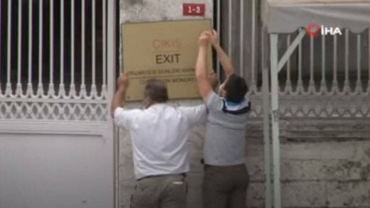 Αγία Σοφία: Αφαίρεσαν την πινακίδα που έγραφε «μουσείο» - Σε εξέλιξη οι εργασίες
