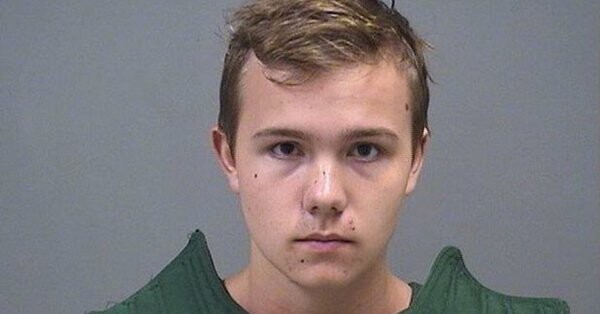 ΗΠA: Συνελήφθη 18χρονος που απειλούσε μέσω ίντερνετ και έκρυβε όπλα στο σπίτι του