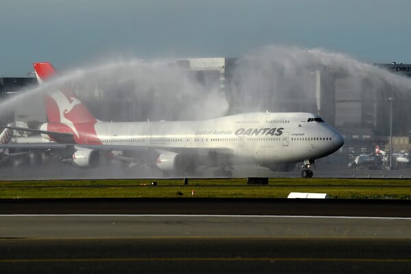 Με ένα εναέριο «καγκουρό» η Qantas είπε αντίο στο τελευταίο Boeing 747 (Φωτογραφίες)