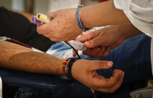 Εθνικό Κέντρο Αιμοδοσίας: Πριν φύγετε για διακοπές, δώστε μια μονάδα αίμα