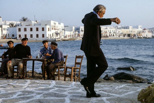 O Άντονι Κουίν ως Ωνάσης στη Μύκονο το 1978