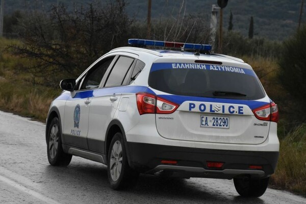 Λαμία: Μεθυσμένος χτυπούσε τη μητέρα του και απείλησε με μαχαίρι αστυνομικούς