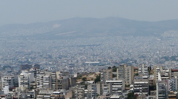 Υπ. Υγείας: Συμβουλές για την προστασία από τον καπνό που έχει σκεπάσει την Αθήνα