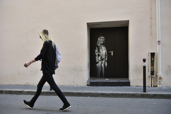 Γαλλία: 6 συλλήψεις για την κλοπή του έργου του Banksy από το Bataclan