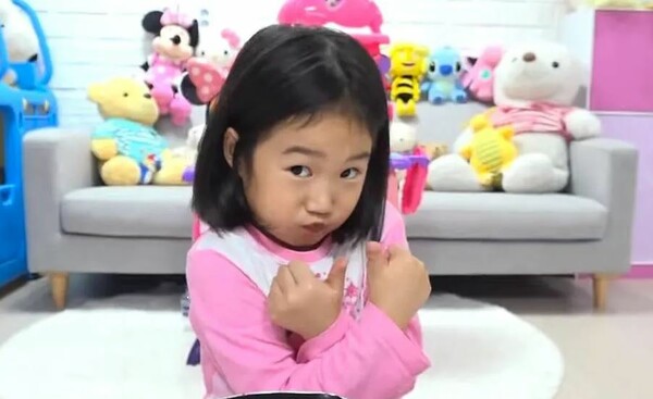 Boram: H αμφιλεγόμενη 6χρονη σταρ του YouTube από την Κορέα αγόρασε πανάκριβο ακίνητο