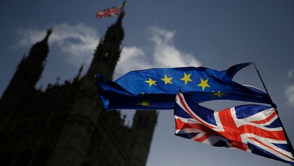 Δεκάδες εταιρίες εγκατέλειψαν την Βρετανία ενόψει Brexit - Πάνω από 300 όσες το εξετάζουν