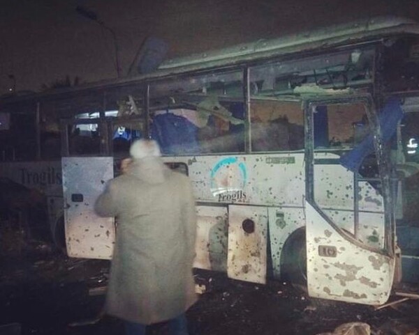 Βόμβα σε τουριστικό λεωφορείο στο Κάιρο - Νεκροί και τραυματίες