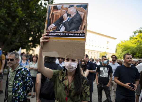 Βουλγαρία: Ο Μπορίσοφ απέπεμψε τρεις βασικούς υπουργούς- Εν μέσω σφοδρών διαδηλώσεων