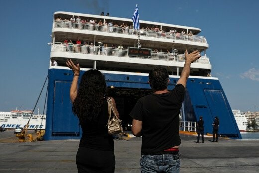 Eurostat: Οι μισοί Έλληνες δεν έχουν χρήματα να πάνε διακοπές