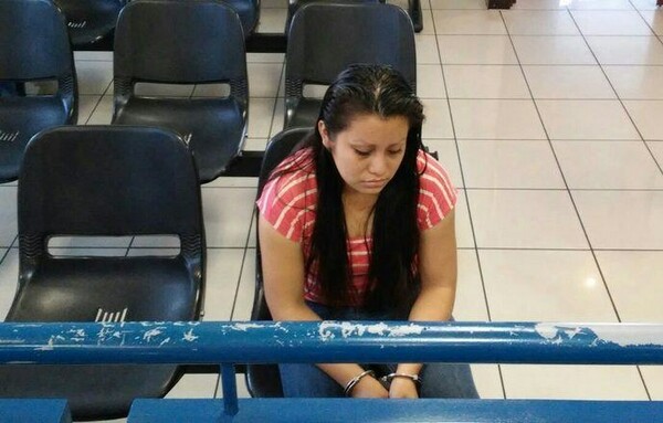 Ελ Σαλβαδόρ: Ξαναδικαζεται έφηβη θύμα βιασμού που είχε κατηγορηθεί ότι έκανε άμβλωση