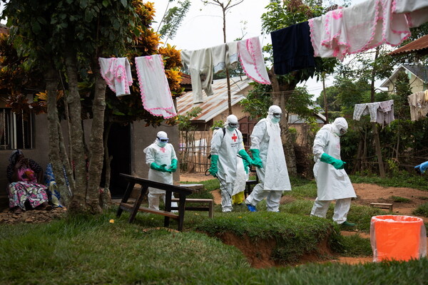 Τι σημαίνει «κατάσταση έκτακτης ανάγκης» για τον ιό Έμπολα - Όλα όσα πρέπει να γνωρίζουμε
