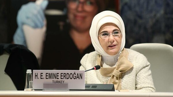 Το tweet της Εμινέ Ερντογάν για την Αγία Σοφία: «Θα την προσέχουμε ως κόρη οφθαλμού»
