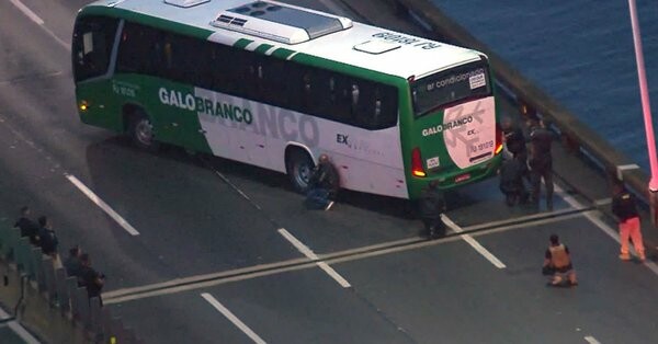 Βραζιλία: Ένοπλος κρατά ομήρους επιβάτες σε λεωφορείο