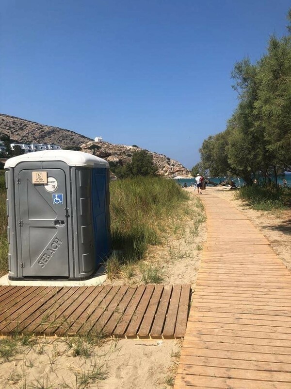 Στη Σύρο η πρώτη παραλία της Ελλάδας με αυτόματο εξωτερικό απινιδωτή για το κοινό