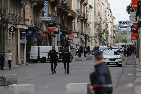 Γαλλία: Αυτοκίνητο έπεσε πάνω σε οικογένεια στο Μονπελιέ - Σκοτώθηκε η μητέρα