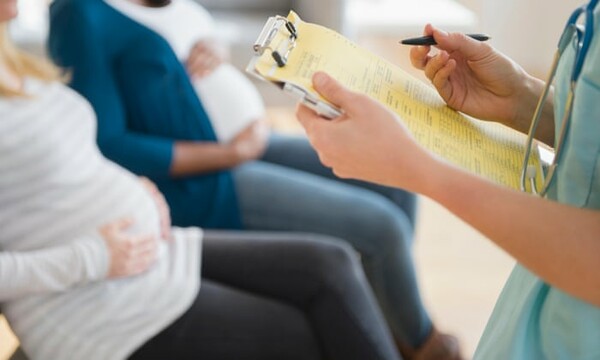 Έρευνα αποκαλύπτει πως οι γεννήσεις από αλλοδαπές στην Ελλάδα επηρεάζουν ελάχιστα τον δείκτη γονιμότητας