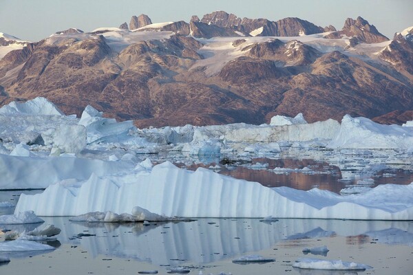 «Η Γροιλανδία δεν είναι προς πώληση», λένε Δανοί και Γροιλανδοί ύστερα από δημοσίευμα που έλεγε πως ο Τραμπ θέλει να αγοράσει το νησί