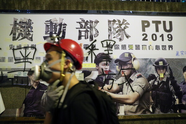 Σε αναβρασμό το Χονγκ Κονγκ: Δεκάδες συλλήψεις και νέες διαδηλώσεις σήμερα
