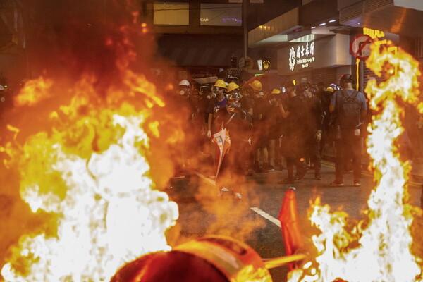Χονγκ Κονγκ: Νέες βίαιες συγκρούσεις - Δακρυγόνα και σφαίρες από καουτσούκ εναντίον των διαδηλωτών