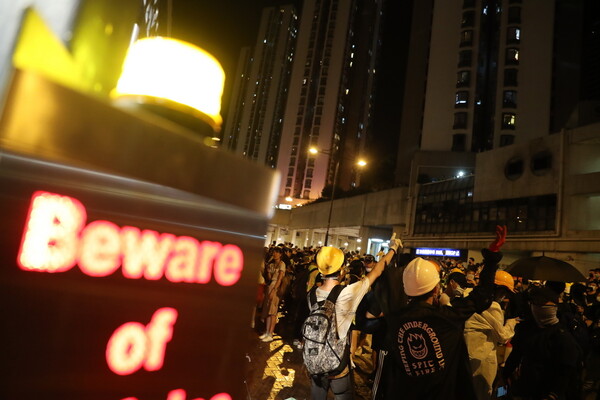 Χονγκ Κονγκ: Νέες βίαιες συγκρούσεις ανάμεσα σε διαδηλωτές και αστυνομικούς