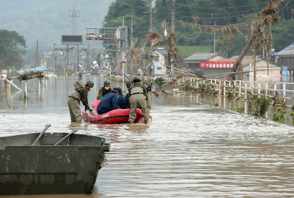 Ιαπωνία: Τουλάχιστον 16 νεκροί από «πρωτόγνωρες βροχοπτώσεις» - 200.000 εγκατέλειψαν τις εστίες τους