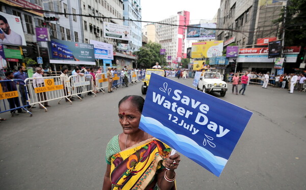 Wall Street Journal: Η Ινδία ξεμένει από νερό