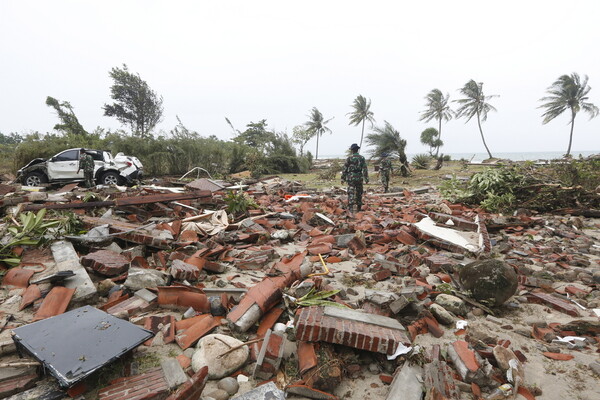 Ινδονησία: Συναγερμός για τσουνάμι ύψους έως τριών μέτρων μετά τον σεισμό