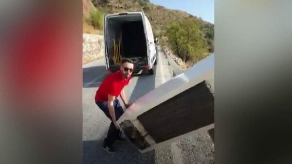 Ισπανία: Πέταξε το ψυγείο του σε φαράγγι - Τσουχτερό πρόστιμο ενώ τον ανάγκασαν και να το μαζέψει