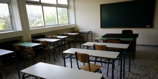 Ηλιούπολη: Καθηγητής γυμνασίου συνελήφθη για επαφές με 14χρονη μαθήτριά- Τον κατήγγειλε η μητέρα