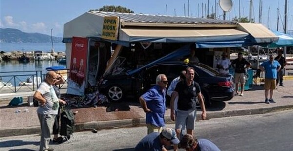 Κέρκυρα: Ταξί έπεσε πάνω σε περίπτερο - Τραυματίστηκε μια γυναίκα