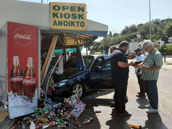 Κέρκυρα: Ταξί έπεσε πάνω σε περίπτερο - Τραυματίστηκε μια γυναίκα