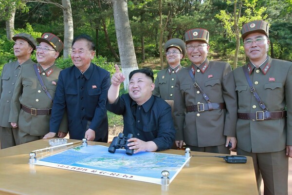 Η Βόρεια Κορέα εκτόξευσε βλήματα αγνώστου τύπου