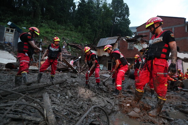 Κίνα: 28 νεκροί από τον τυφώνα Λέκιμα - Ένα εκατομμύριο κάτοικοι εγκατέλειψαν τα σπίτια τους