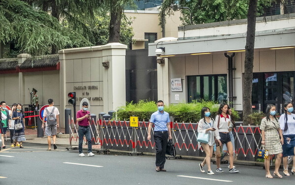 Η Κίνα κλείνει προξενείο των ΗΠΑ - «Υπάλληλοι παρενέβησαν σε εσωτερικές υποθέσεις»