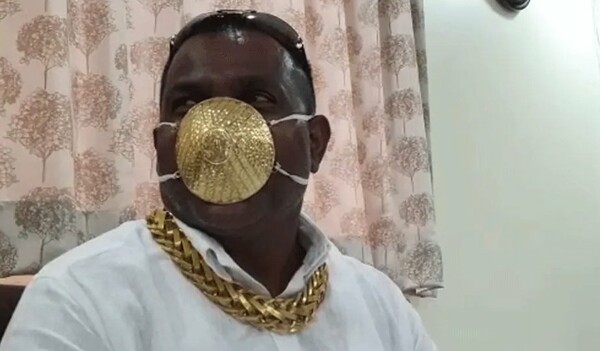 Ινδία: 3.500 ευρώ για χρυσή μάσκα - «Ο κόσμος μου ζητάει να βγάλουμε σέλφι»