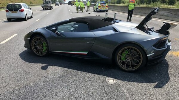 Ολοκαίνουργια Lamborghini τράκαρε μόλις 20 λεπτά μετά την κυκλοφορία της στο δρόμο