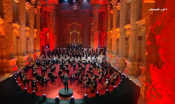 Λίβανος: Η Φιλαρμονική Ορχήστρα έδωσε συναυλία στην «καρδιά» αρχαιολογικού χώρου