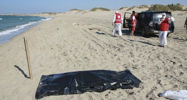 Λιβύη: Ακόμη ανασύρουν νεκρούς - Αβέβαιος ο αριθμός των θυμάτων στην χειρότερη τραγωδία στη Μεσόγειο