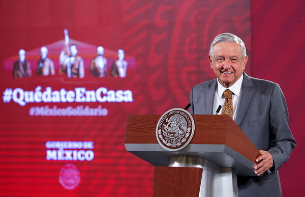 «Οργή» στο Μεξικό: Ο πρόεδρος πρότεινε οι γυναίκες να μείνουν σπίτι, «για να φροντίζουν τους ηλικιωμένους»